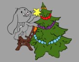 Conill decorant l'arbre de Nadal